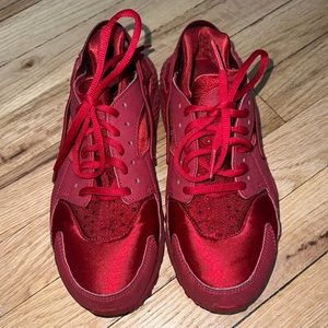 Nike Huarache Triple Red Sneaker (Used)